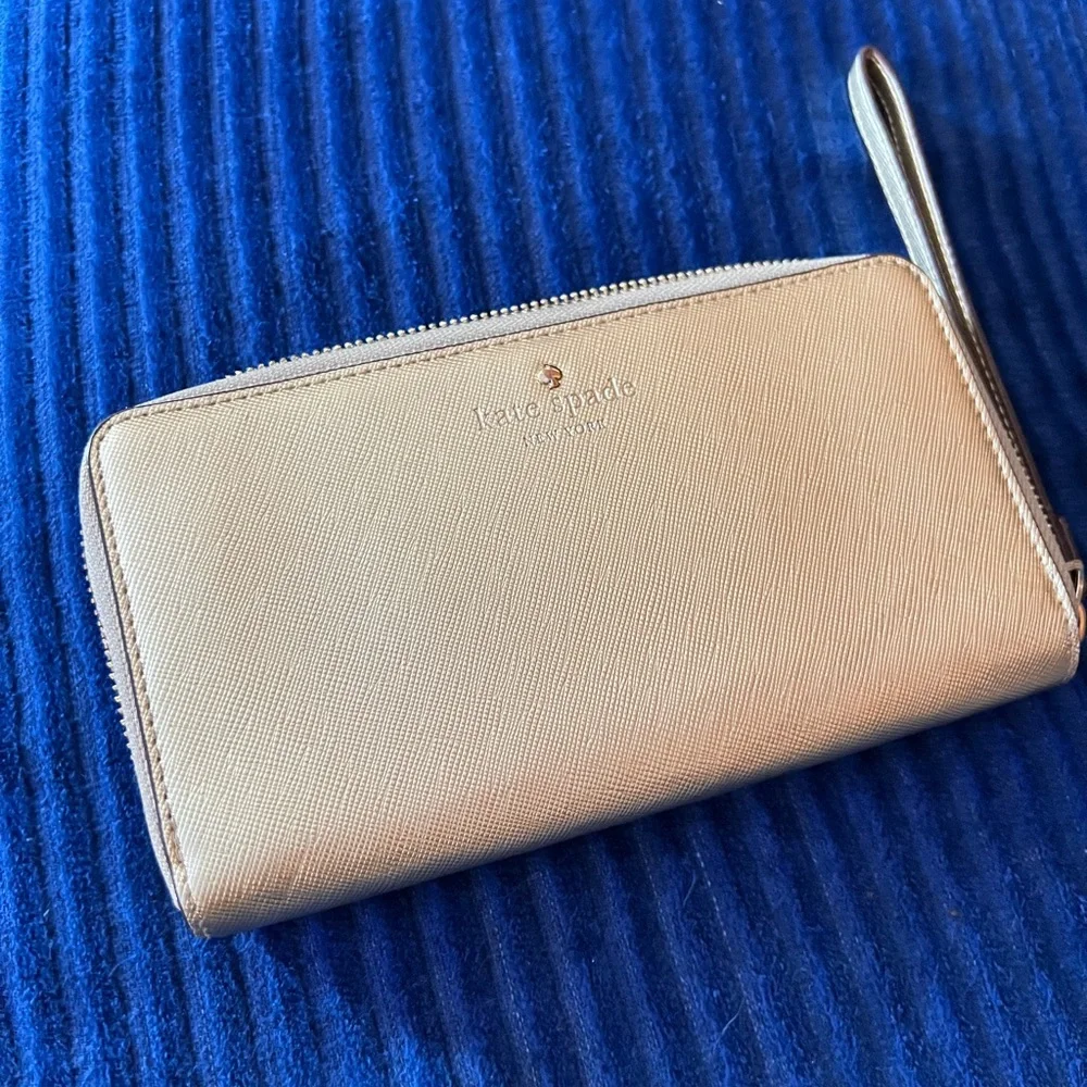 KateSpade Wallet - Picture 5 of 5